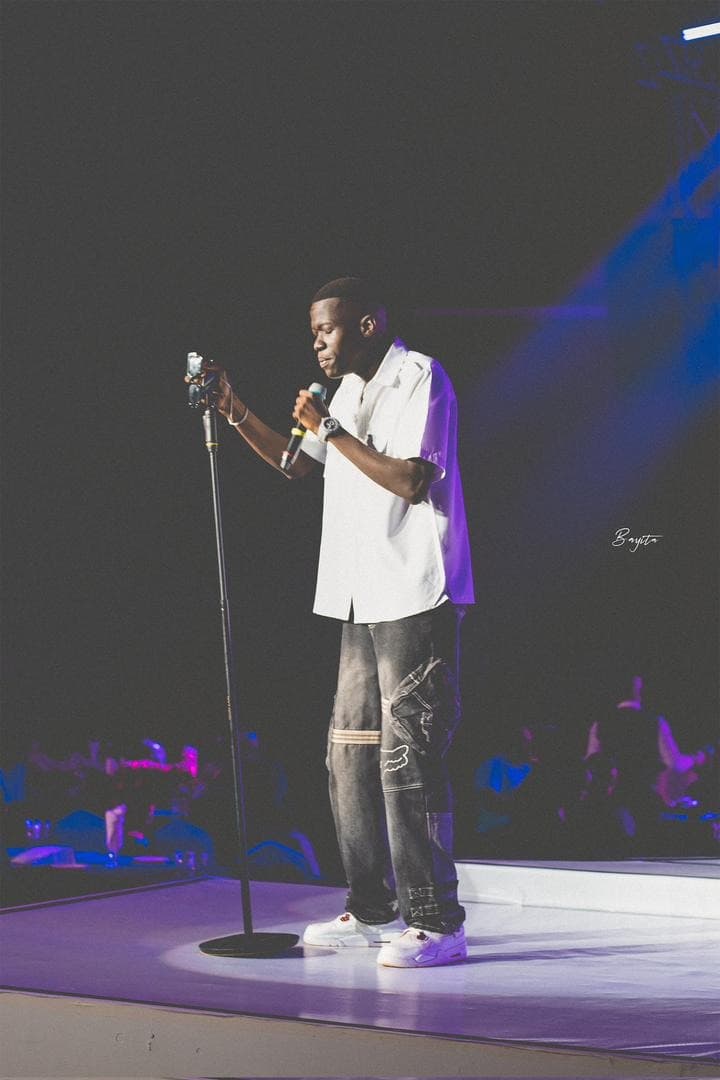 Mike Mungu — live performance portrait